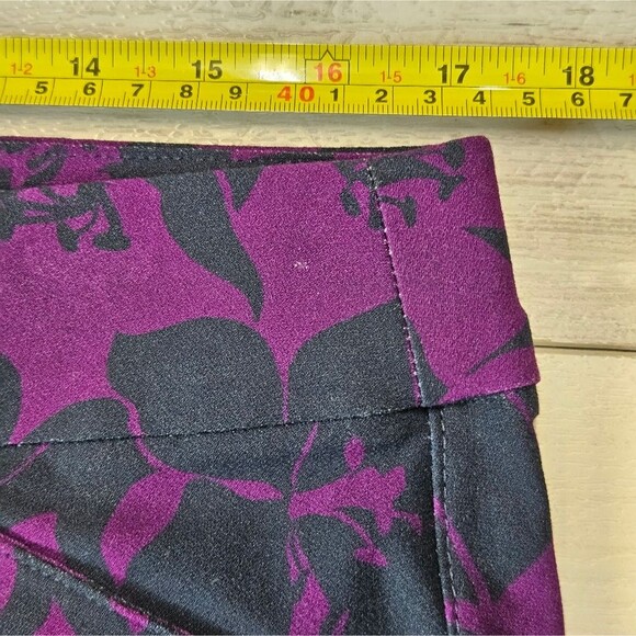 Chicos Travelers Pants Crepe Floral Straight Leg Pull On Sz 2R 12R Purple Travel - Picture 5 of 15